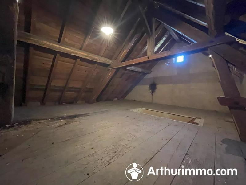 Maison - 182 m² - 9 pièces