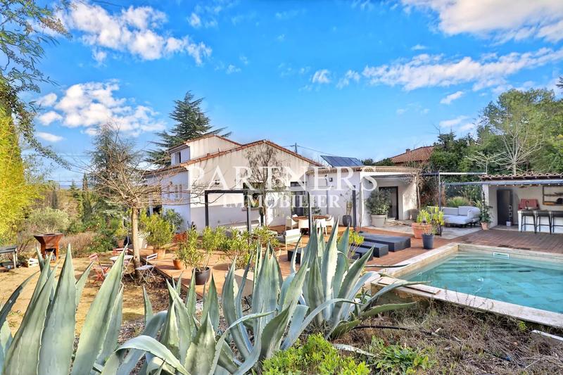 Maison - 220 m² - 7 pièces