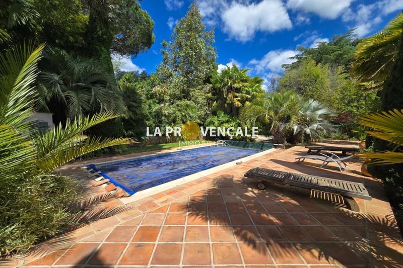 Maison - 176 m² - 9 pièces