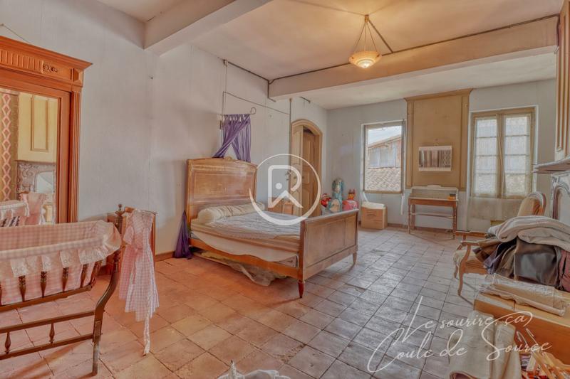 Maison de village - 460 m² - 7 pièces