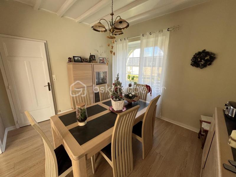 Demeure - 167 m² - 8 pièces