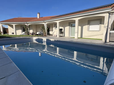 Maison - 180 m² - 8 pièces