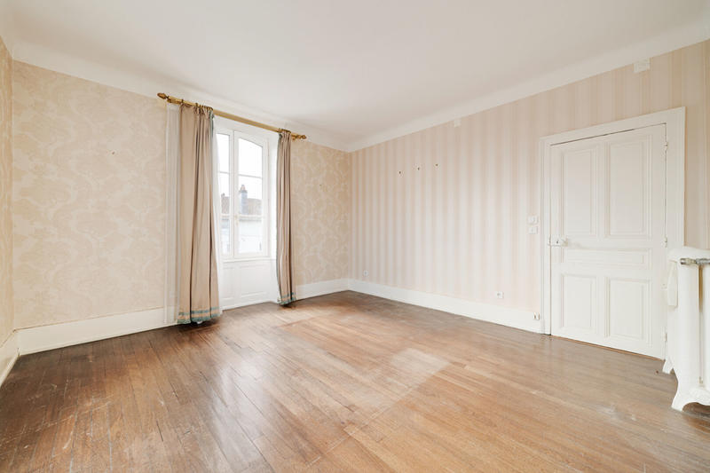 Maison - 303 m² - 11 pièces