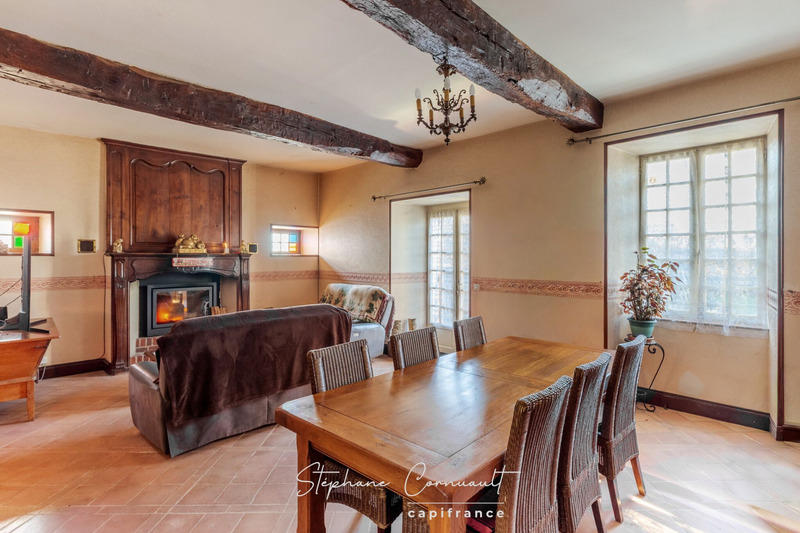 Maison - 236 m² - 8 pièces