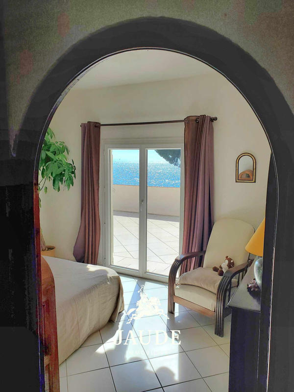 Maison - 270 m² - 10 pièces