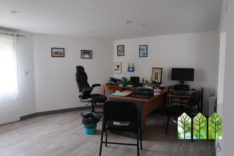 Maison - 966 m² - 20 pièces