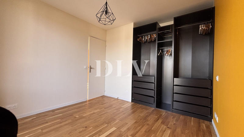 Appartement - 75 m² - 5 pièces
