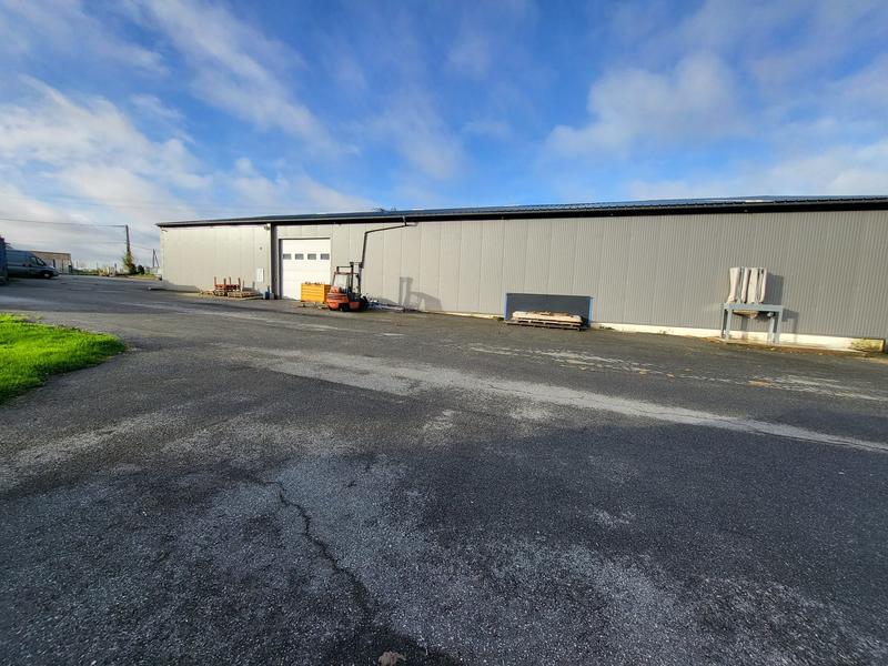 Entrepôt - 1 200 m²