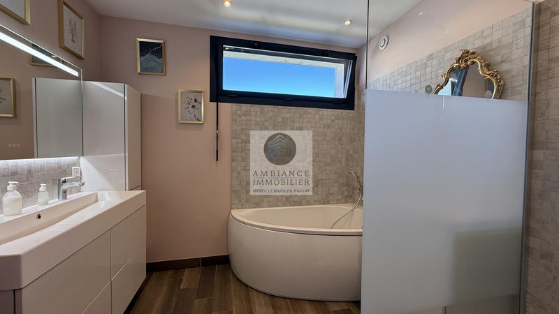 Maison - 280 m² - 10 pièces