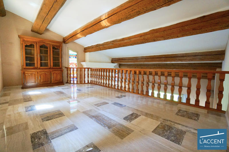 Maison - 435 m² - 8 pièces