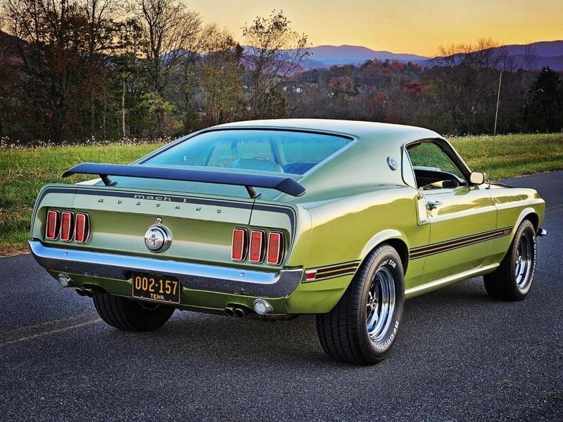 Ford Mustang fastback mach1 code R