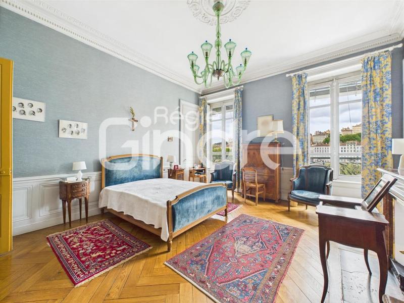 Appartement - 189 m² - 6 pièces