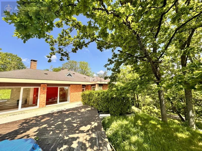 Maison - 240 m² - 6 pièces