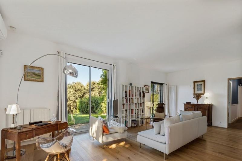 Propriété - 350 m² - 9 pièces