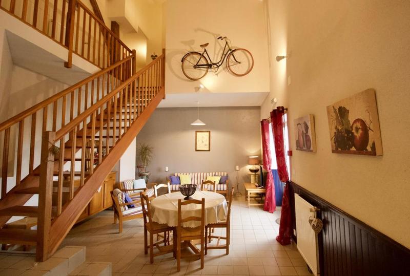 Maison - 1 270 m² - 34 pièces