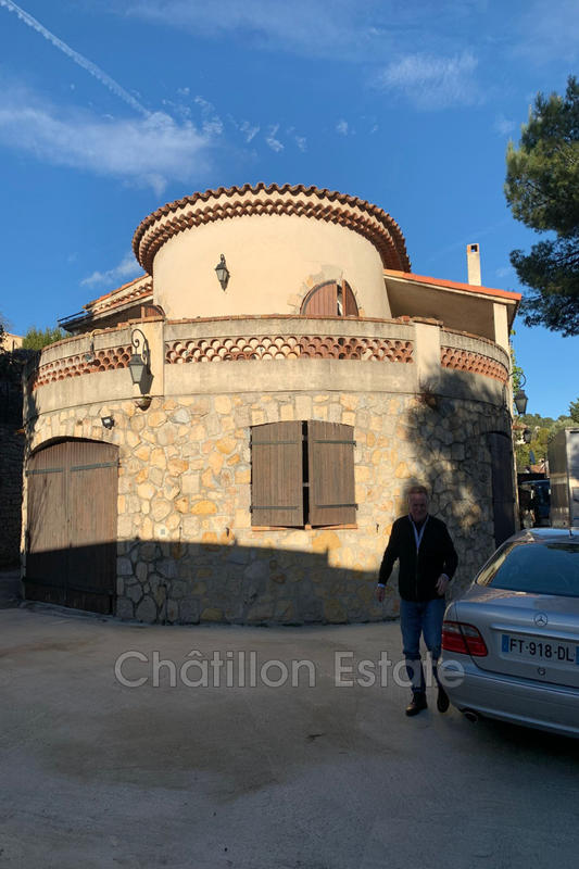 Maison - 280 m² - 10 pièces