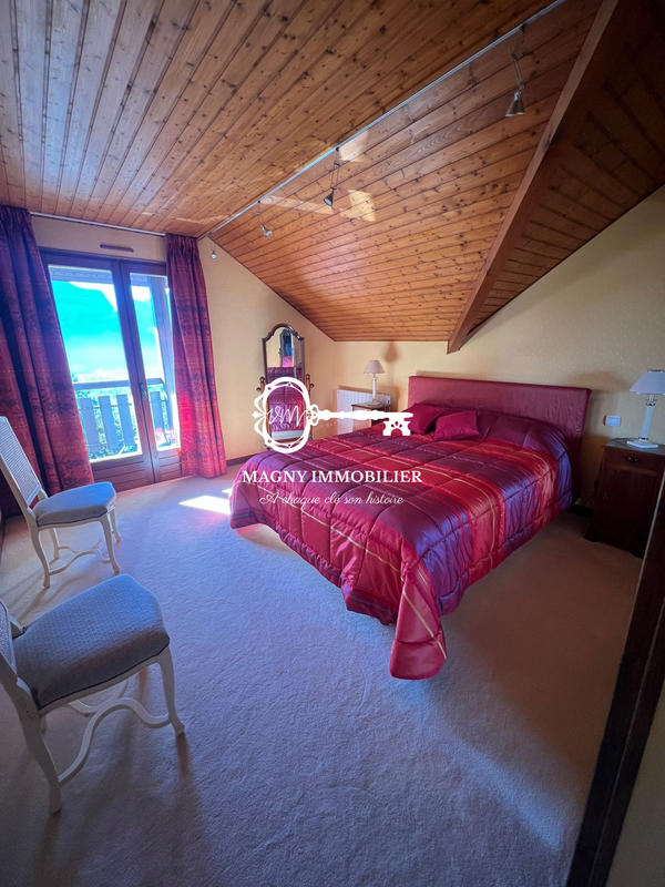 Maison - 280 m² - 10 pièces