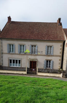 Maison de village - 216 m² - 9 pièces