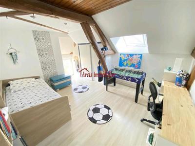 Maison - 180 m² - 10 pièces