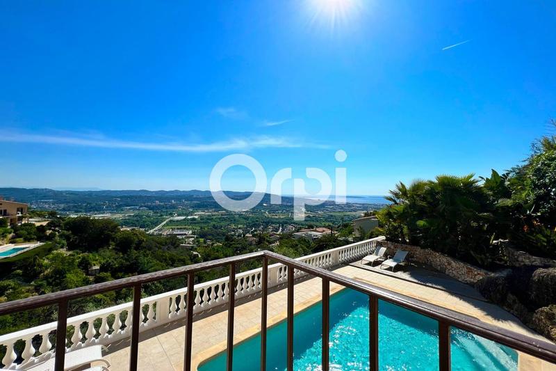 Maison - 240 m² - 8 pièces