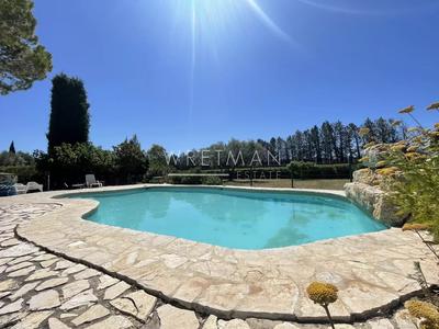 Villa - 238 m² - 8 pièces