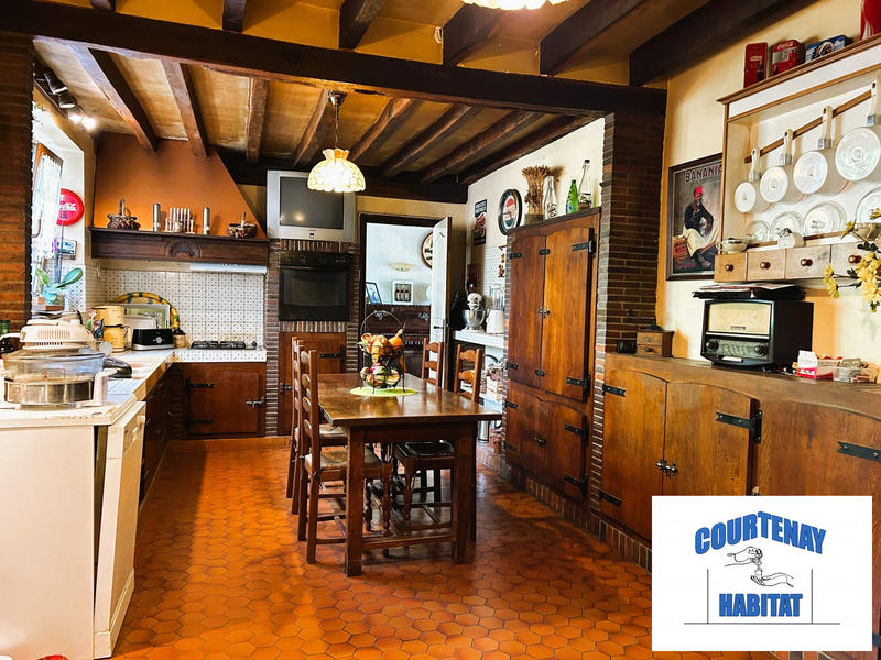 Maison traditionnelle - 280 m² - 7 pièces