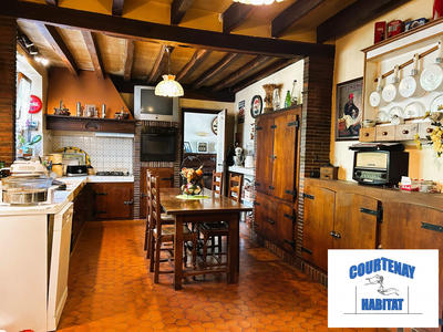 Maison traditionnelle - 280 m² - 7 pièces