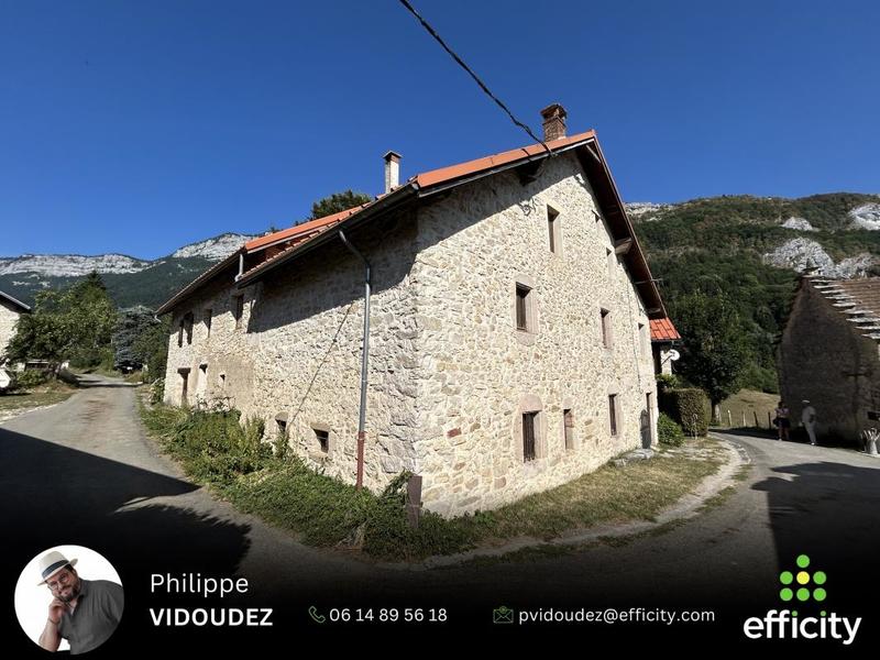 Maison - 293 m² - 12 pièces