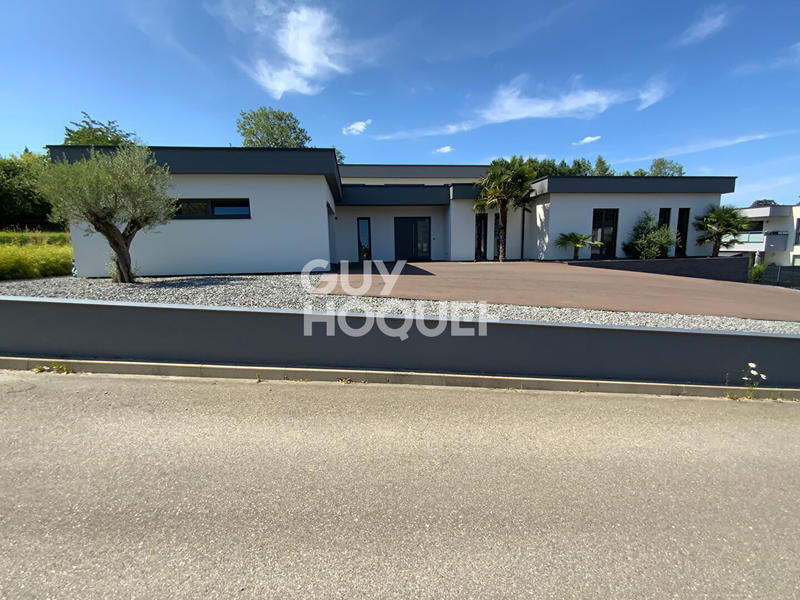 Maison - 240 m² - 7 pièces