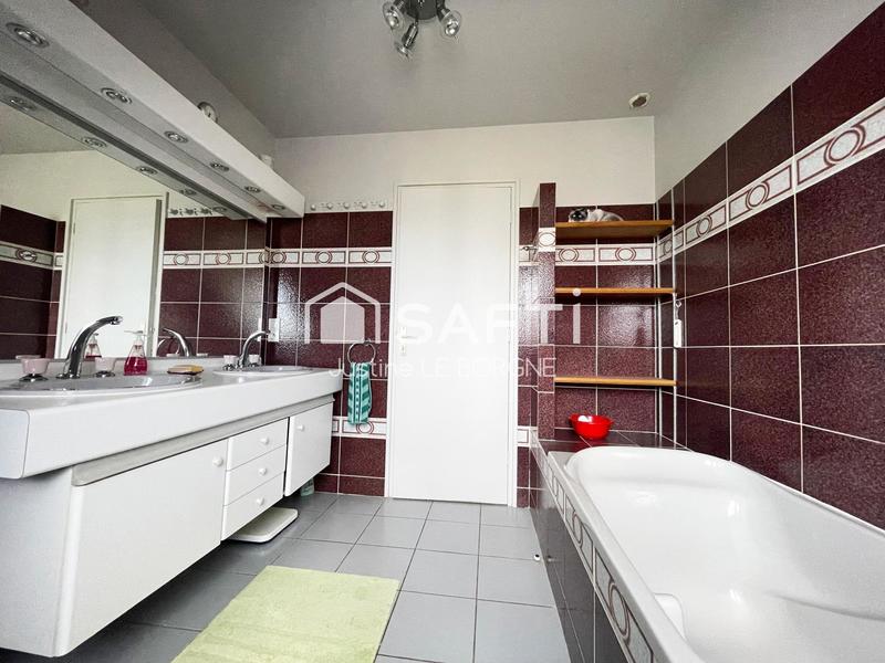 Maison - 131 m² - 7 pièces