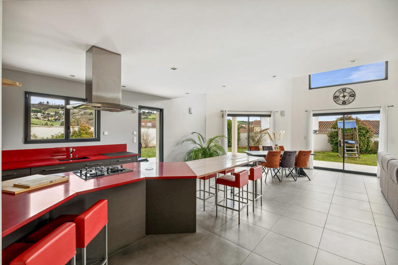 Maison - 140 m² - 6 pièces