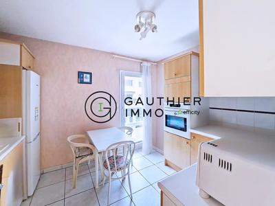 Appartement - 100 m² - 3 pièces