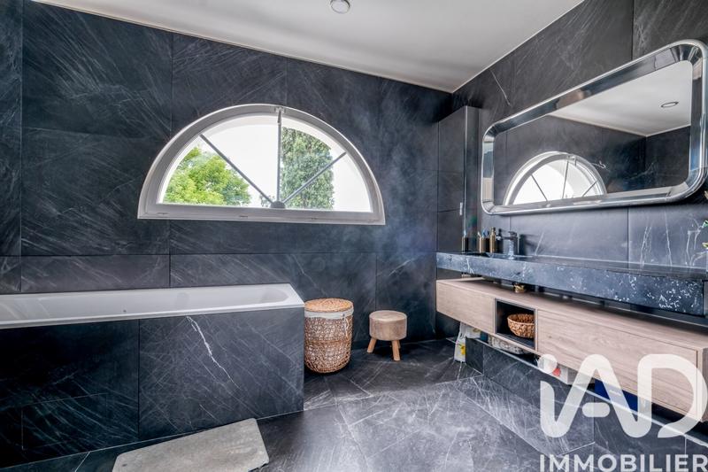 Maison - 300 m² - 7 pièces