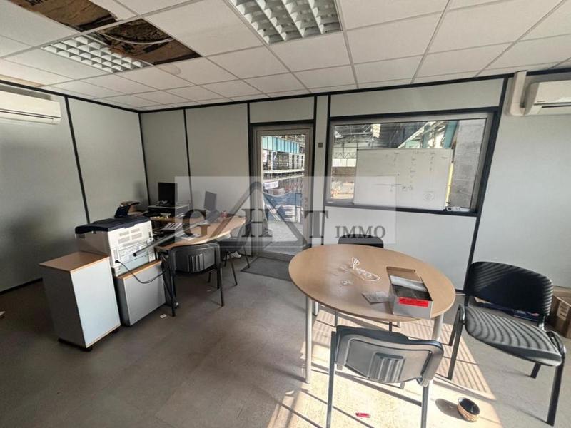 Entrepôt - 4 970 m²