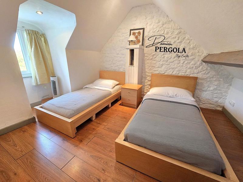 Maison - 237 m² - 11 pièces