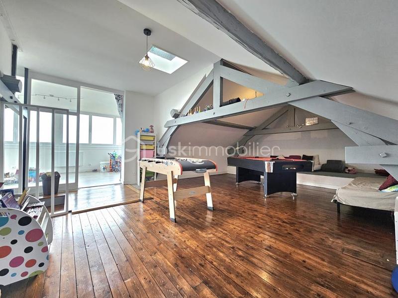 Demeure - 225 m² - 9 pièces