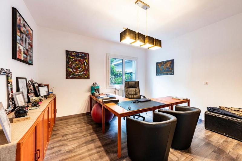 Maison - 302 m² - 7 pièces