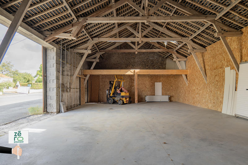 Local commercial - 147 m² - 1 pièce