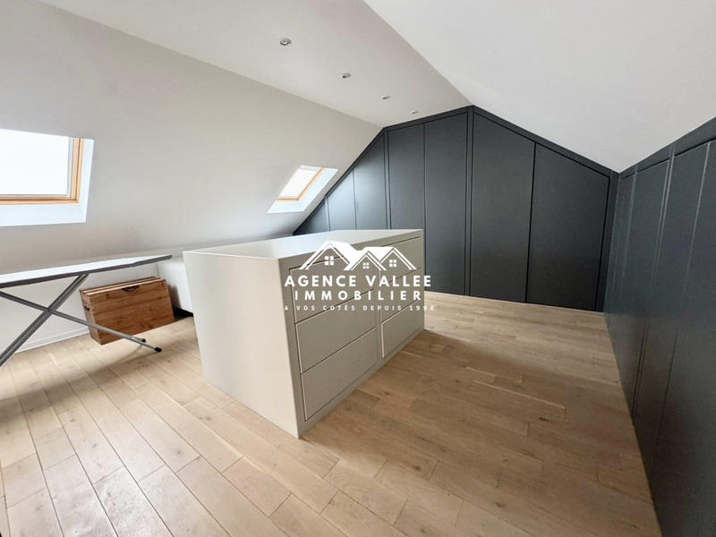 Maison - 280 m² - 8 pièces