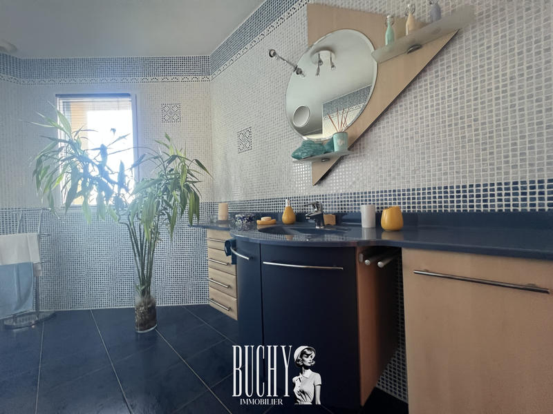 Maison - 202 m² - 7 pièces