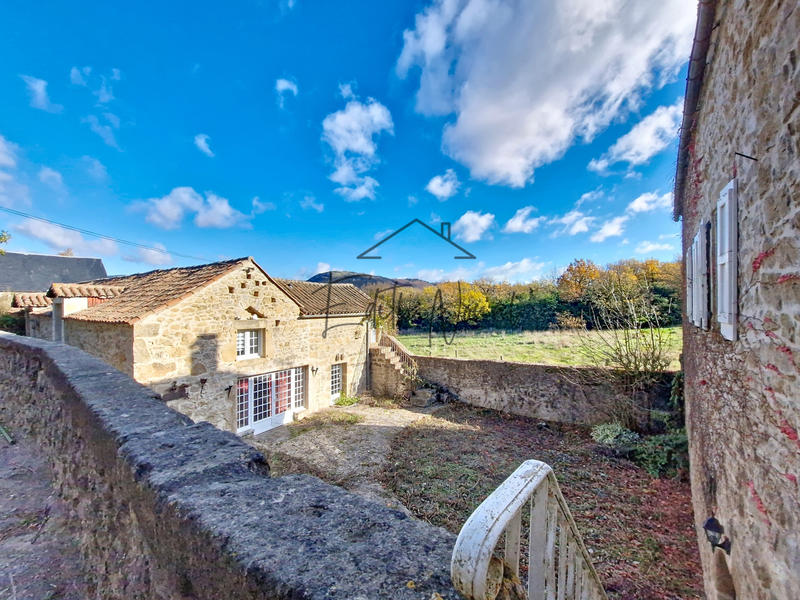 Propriété - 852 m² - 10 pièces