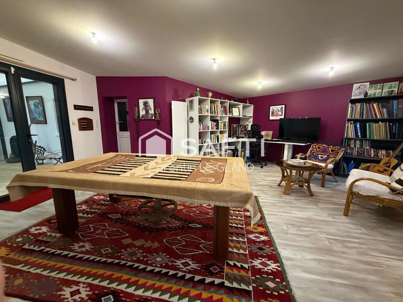 Maison - 230 m² - 8 pièces