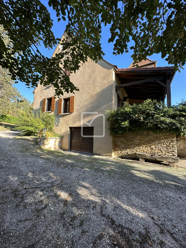 Maison - 250 m² - 11 pièces