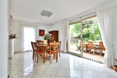 Maison - 189 m² - 8 pièces