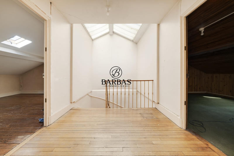 Maison - 220 m² - 12 pièces