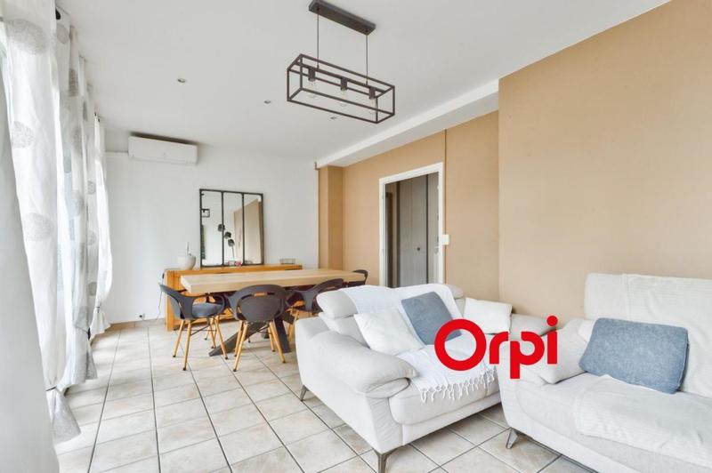 Appartement - 75 m² - 5 pièces