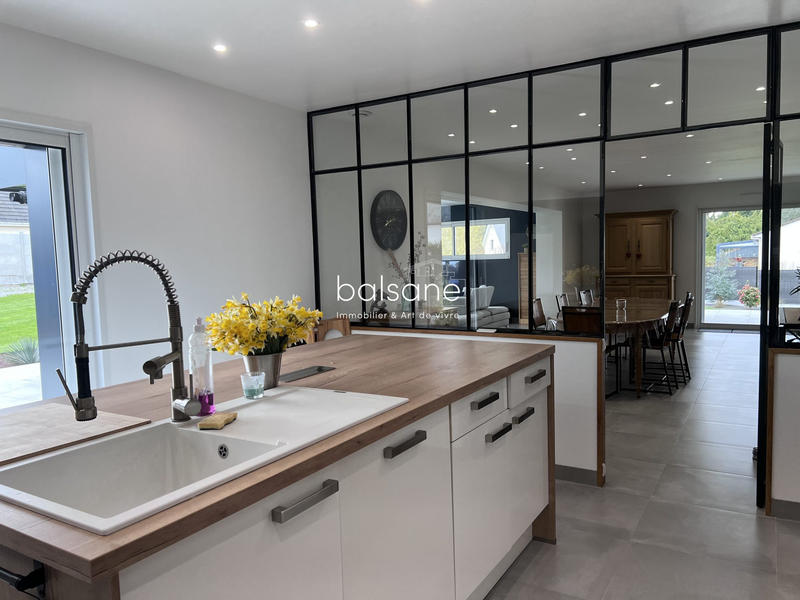 Maison - 185 m² - 9 pièces