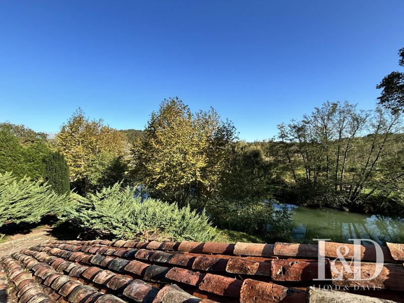 Maison ancienne - 450 m² - 12 pièces