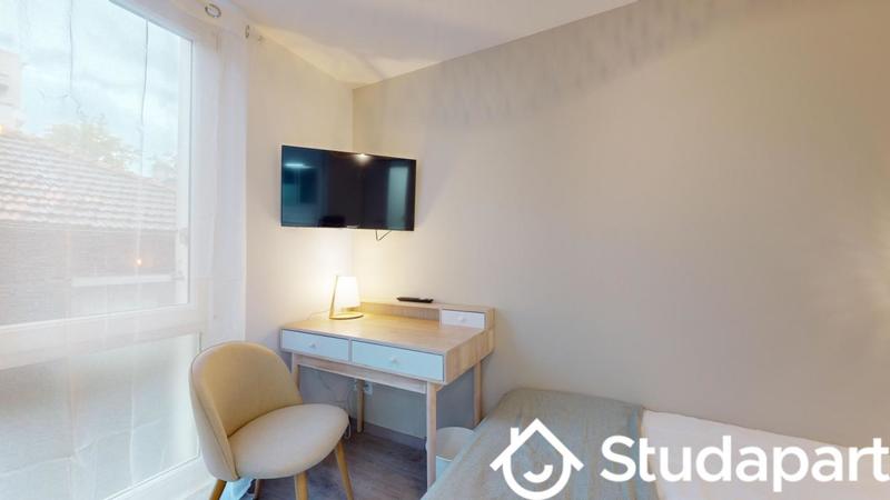 Chambre - 11 m² - 1 pièce