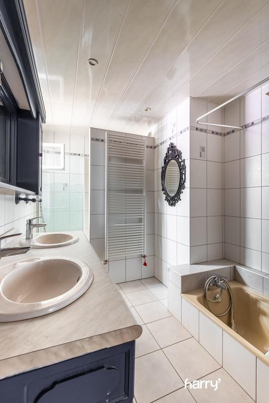 Maison - 167 m² - 7 pièces